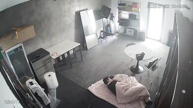 黑客破解家庭网络摄像头偷拍❤️住毛坯房的年轻情侣疯狂做爱 有时一天做爱几次（59V) (11)